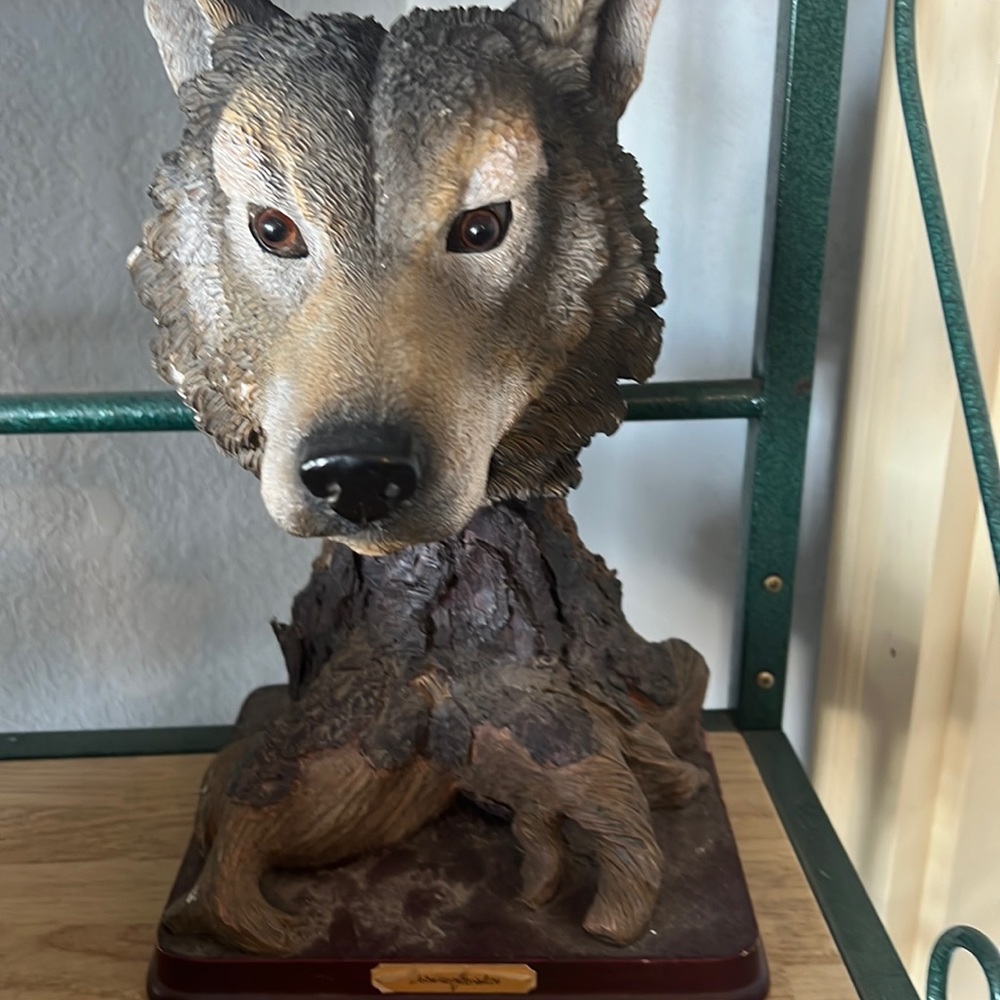 Wolf statue